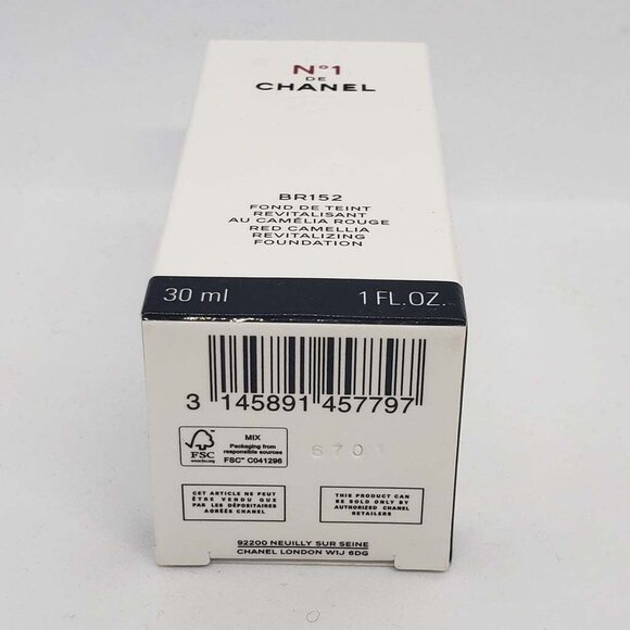 Chanel No.1 de CHANEL Red Camelia Revitalizing Foundation BR152 - Picture 4 of 4
